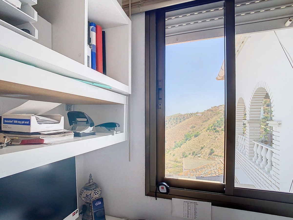 Te koop Herenhuis Costa Del Sol Cútar € 199.000,-