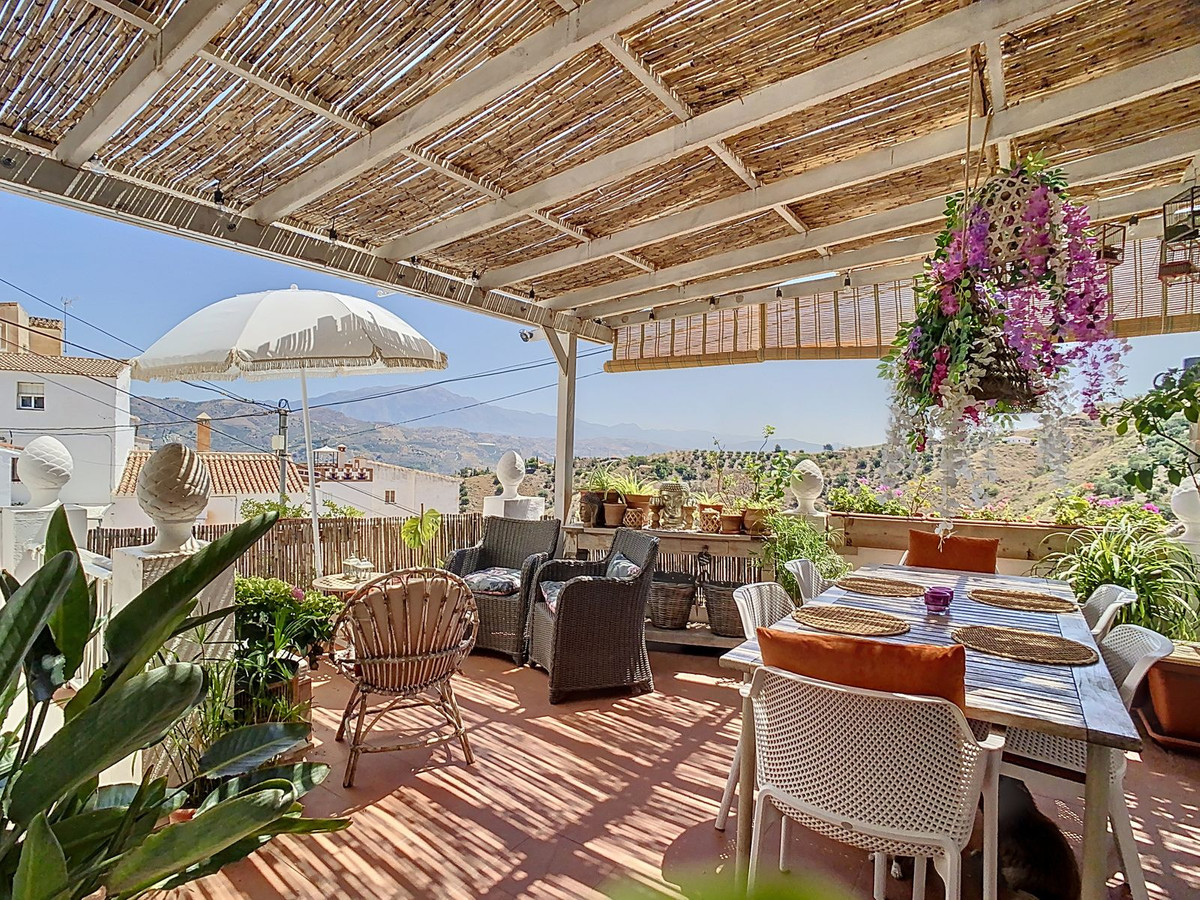 Te koop Herenhuis Costa Del Sol Cútar € 199.000,-