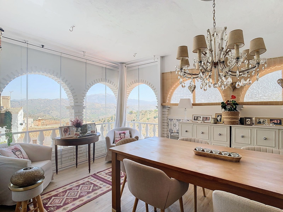 Te koop Herenhuis Costa Del Sol Cútar € 199.000,-