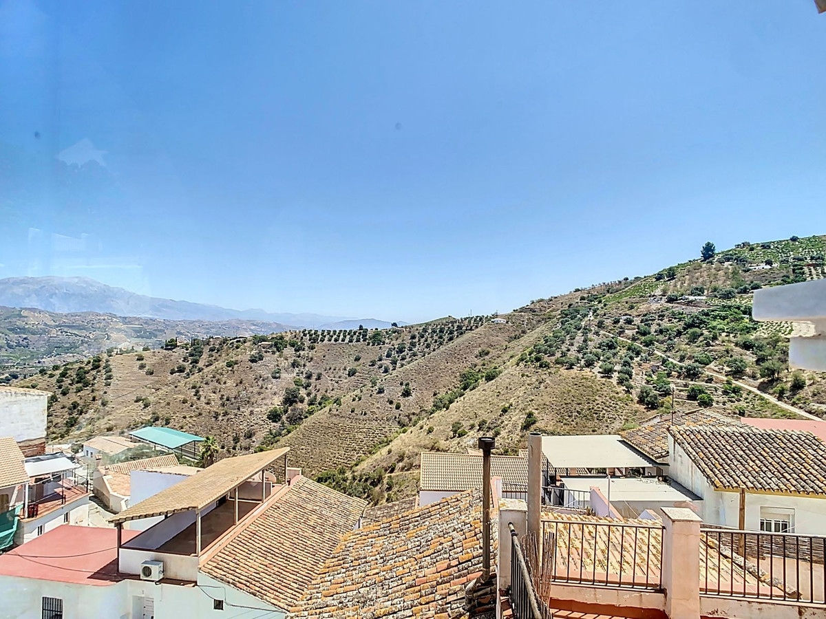 Te koop Herenhuis Costa Del Sol Cútar € 199.000,-