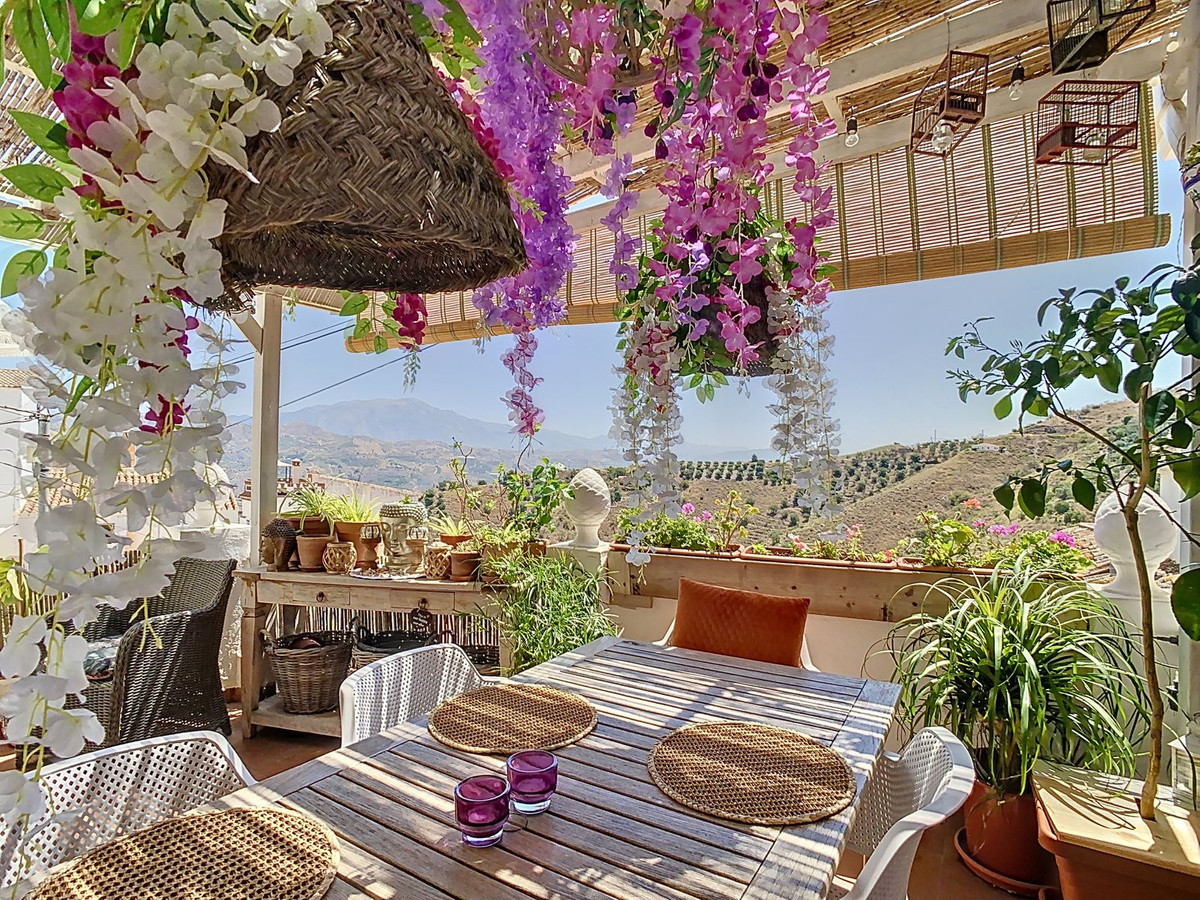 Te koop Herenhuis Costa Del Sol Cútar € 199.000,-