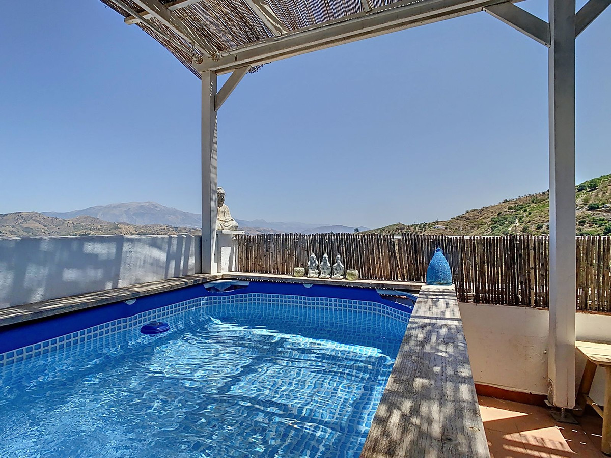 Te koop Herenhuis Costa Del Sol Cútar € 199.000,-