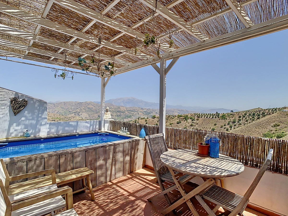 Te koop Herenhuis Costa Del Sol Cútar € 199.000,-