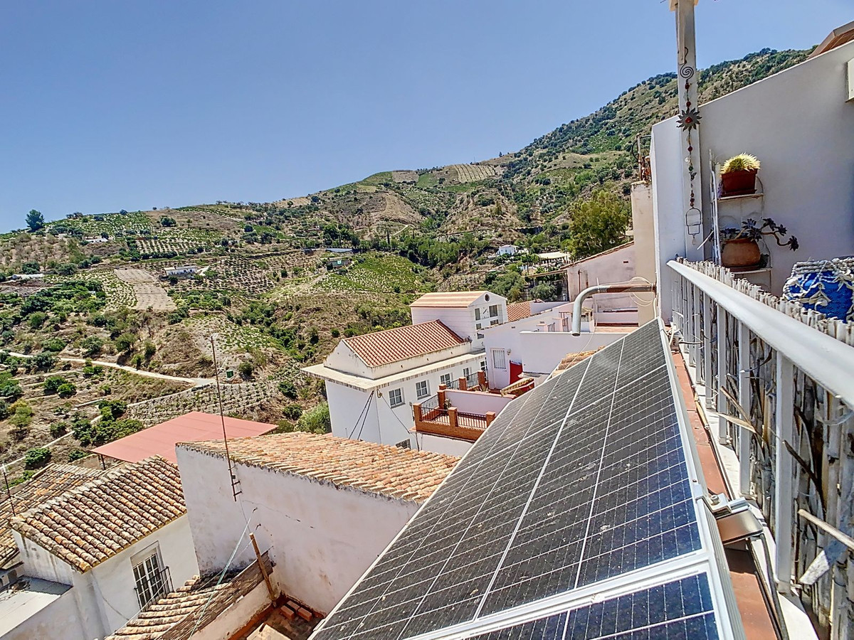 Te koop Herenhuis Costa Del Sol Cútar € 199.000,-