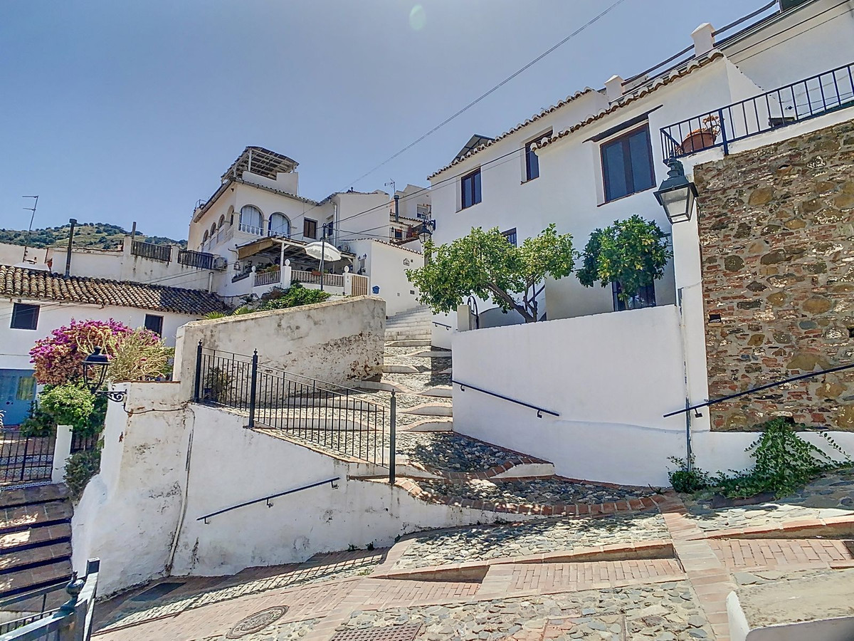 Te koop Herenhuis Costa Del Sol Cútar € 199.000,-