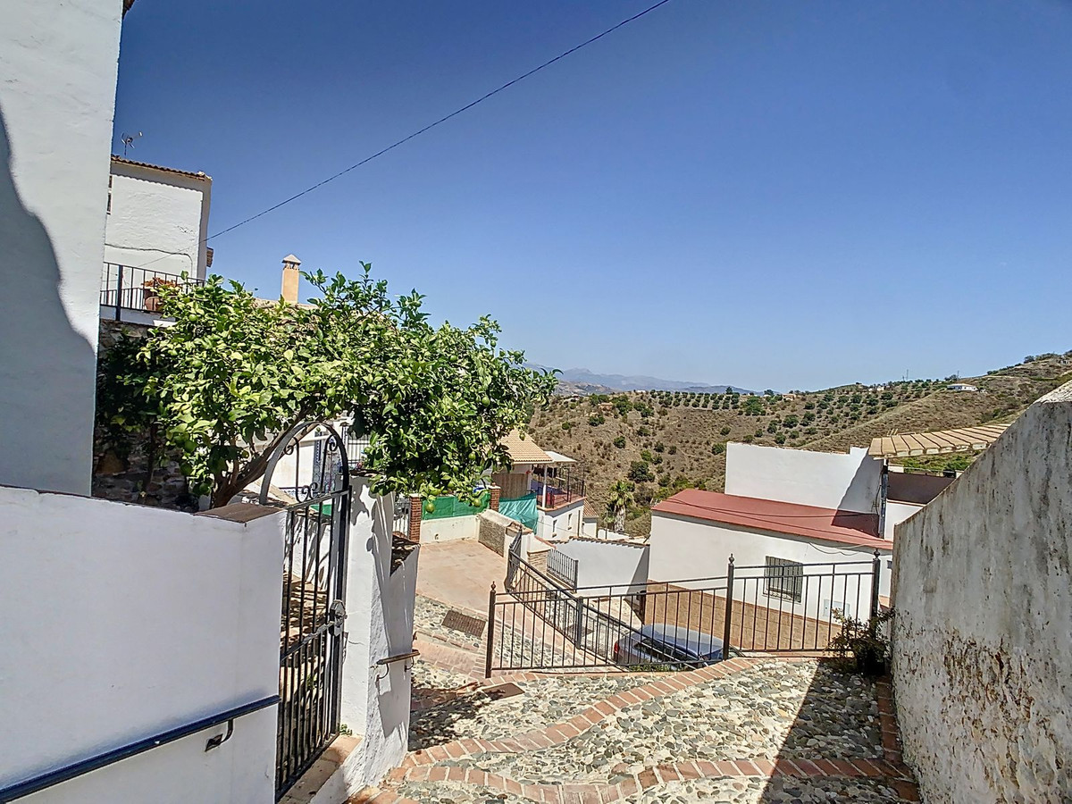 Te koop Herenhuis Costa Del Sol Cútar € 199.000,-