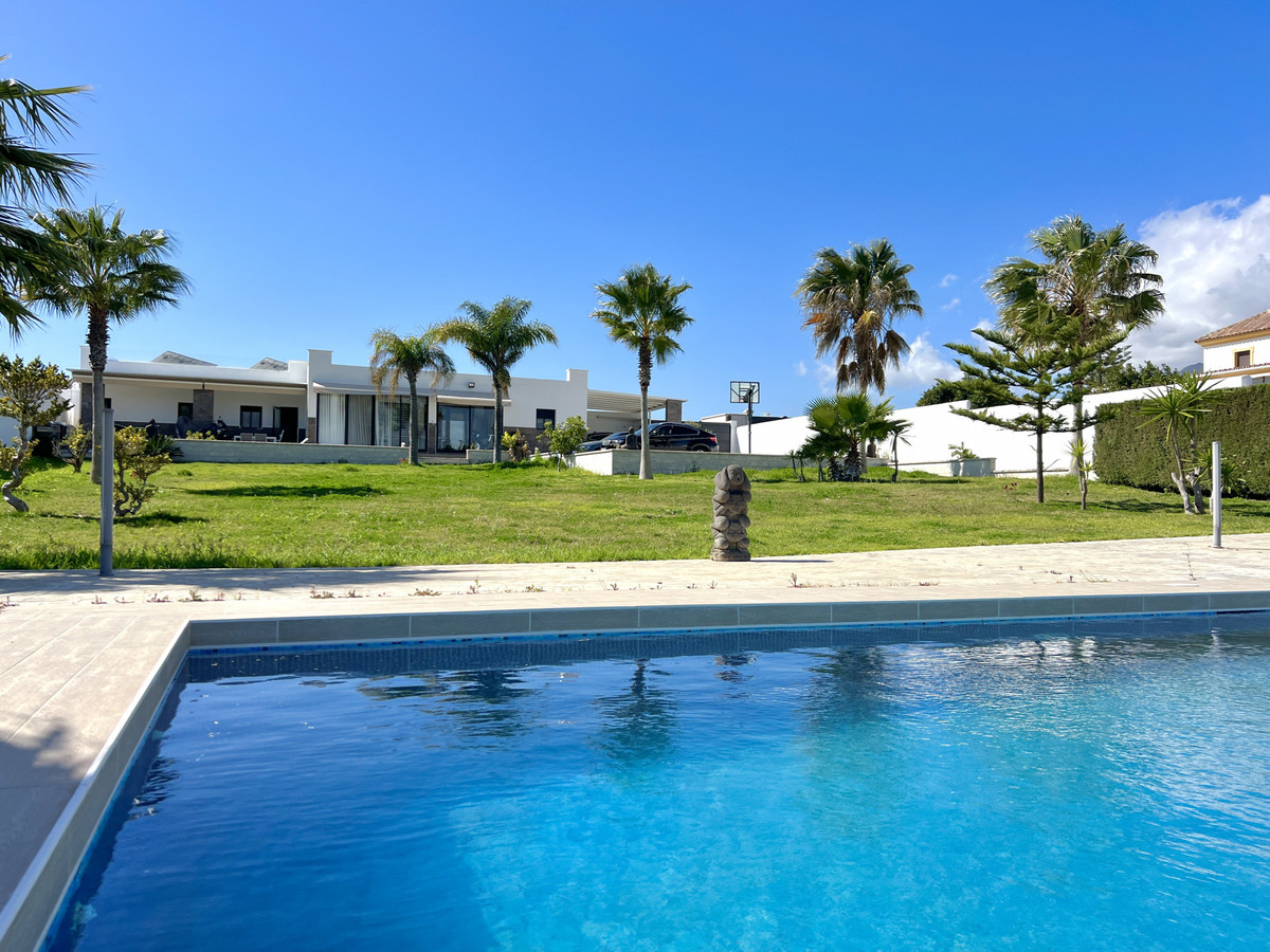 Te koop Finca - Cortijo Costa Del Sol Estepona € 1.150.000,-