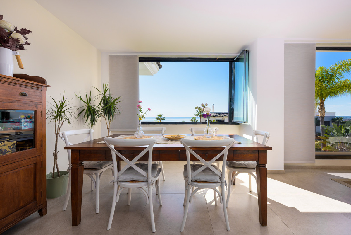 Te koop Middle Floor Apartment Costa Del Sol Estepona € 860.000,-