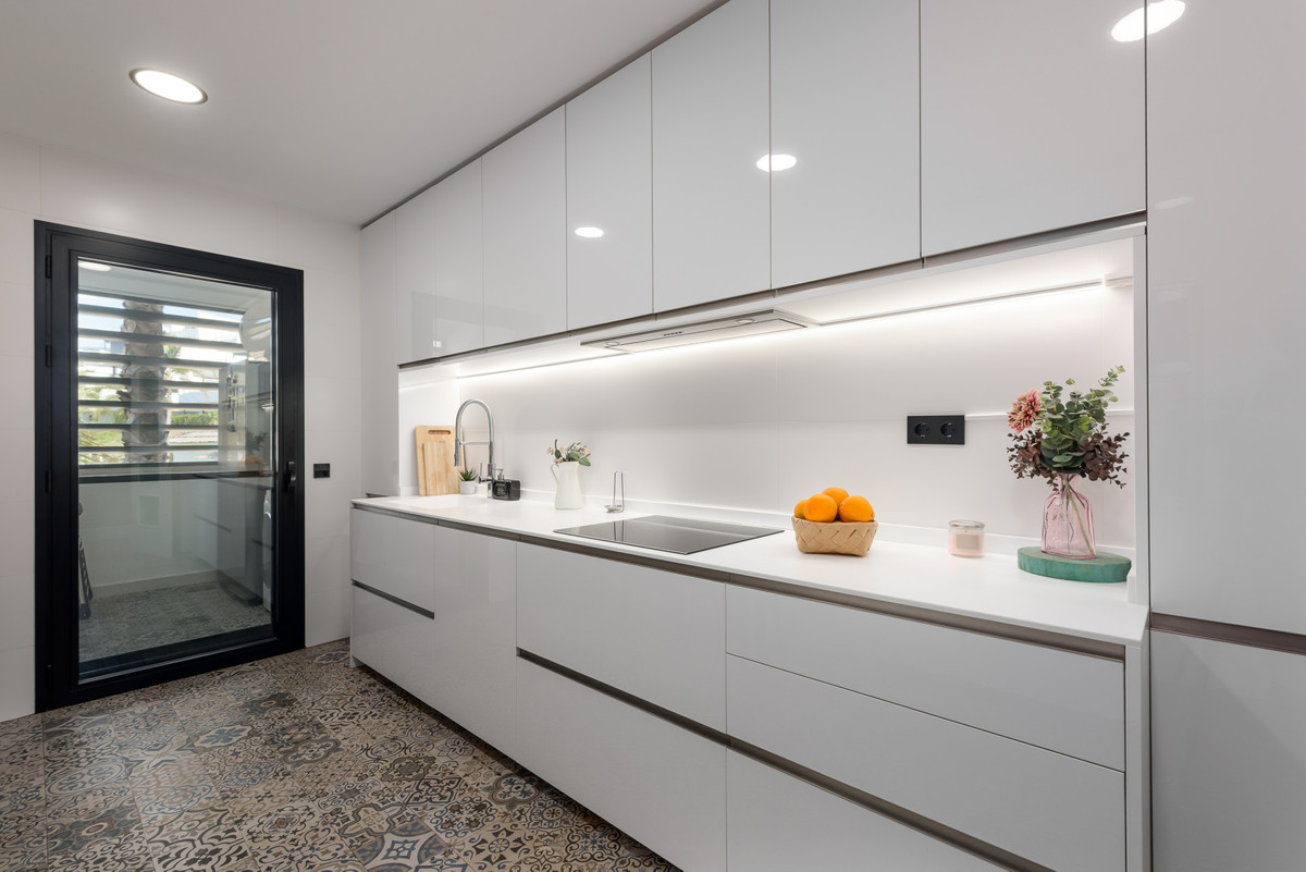 Te koop Middle Floor Apartment Costa Del Sol Estepona € 860.000,-