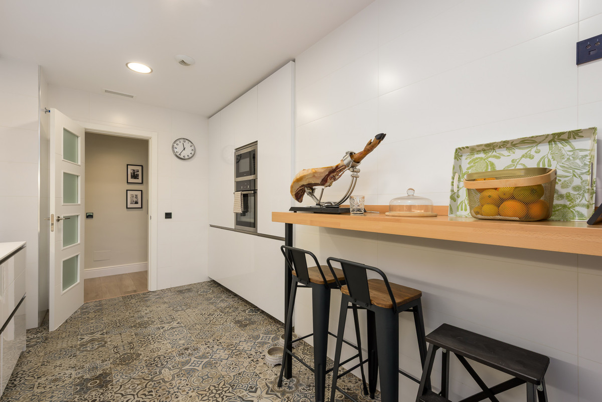 Te koop Middle Floor Apartment Costa Del Sol Estepona € 860.000,-