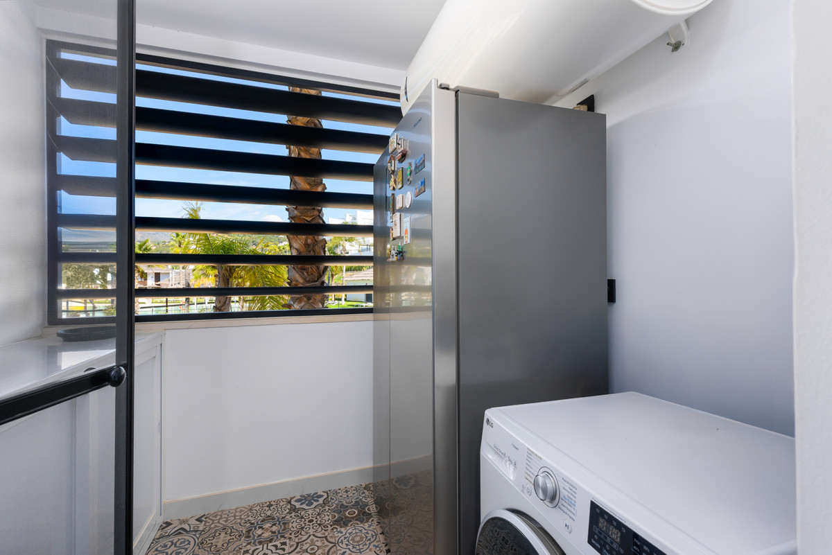 Te koop Middle Floor Apartment Costa Del Sol Estepona € 860.000,-