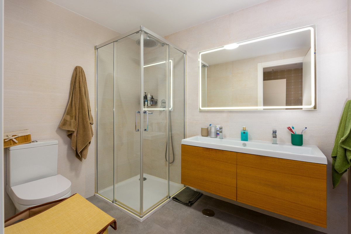 Te koop Middle Floor Apartment Costa Del Sol Estepona € 860.000,-