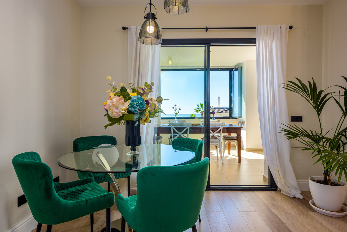 Te koop Middle Floor Apartment Costa Del Sol Estepona € 860.000,-