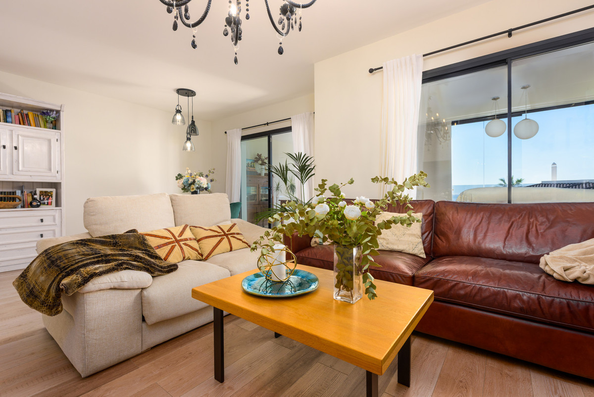 Te koop Middle Floor Apartment Costa Del Sol Estepona € 860.000,-