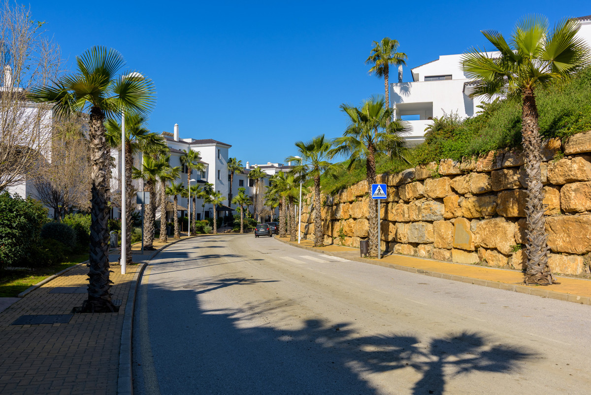 Te koop Middle Floor Apartment Costa Del Sol Estepona € 860.000,-