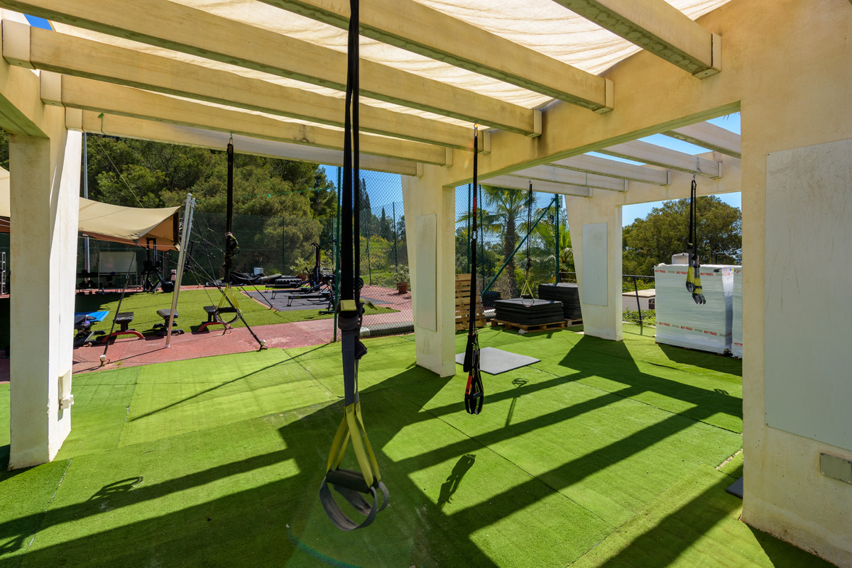 Te koop Middle Floor Apartment Costa Del Sol Estepona € 860.000,-