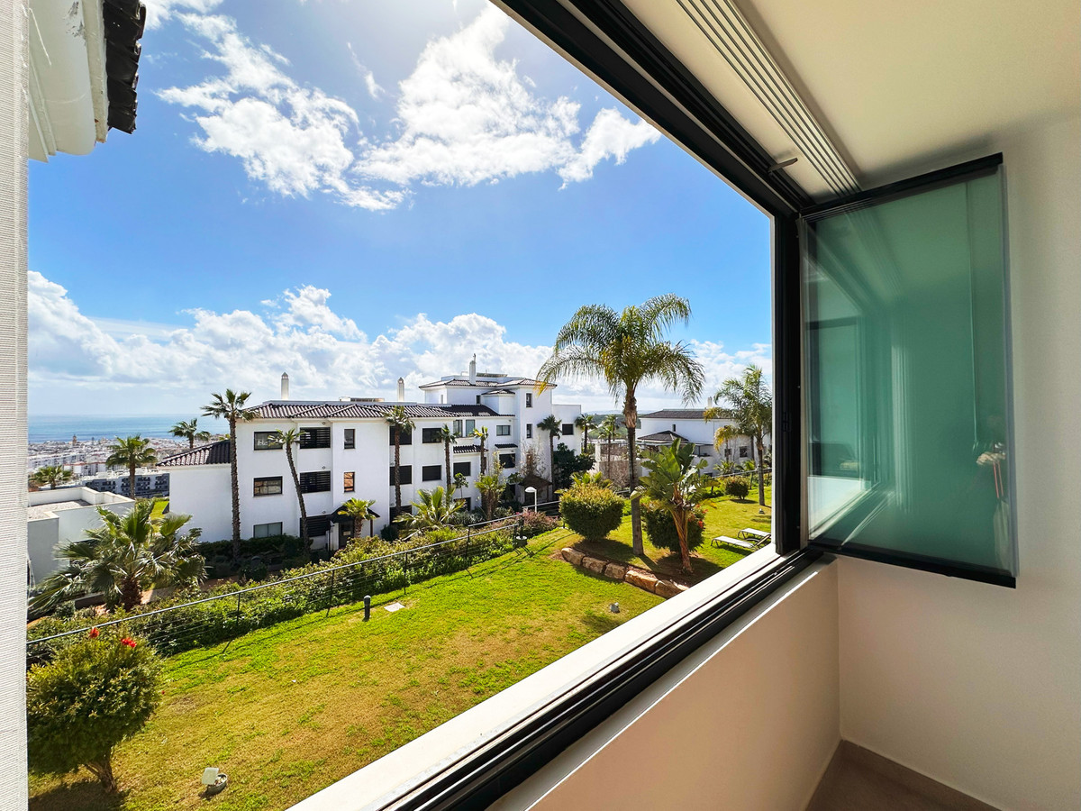 Te koop Middle Floor Apartment Costa Del Sol Estepona € 860.000,-