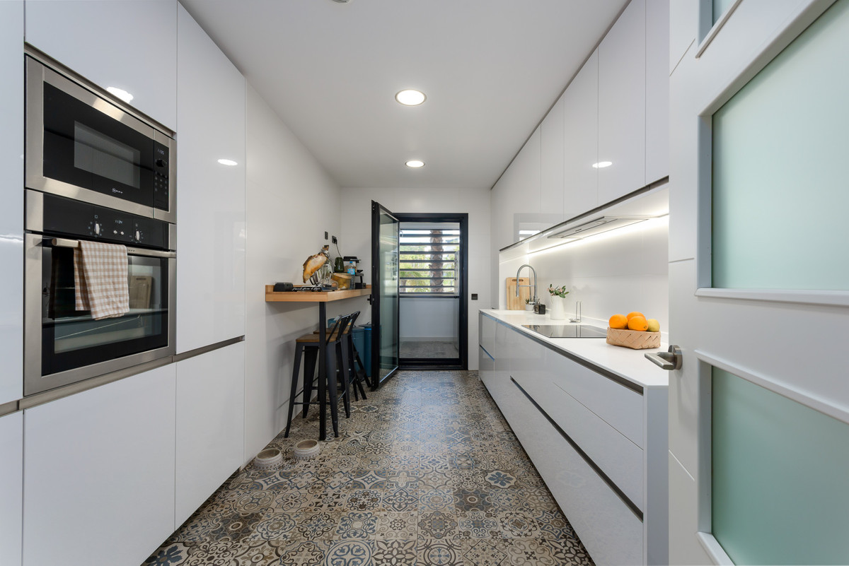 Te koop Middle Floor Apartment Costa Del Sol Estepona € 860.000,-