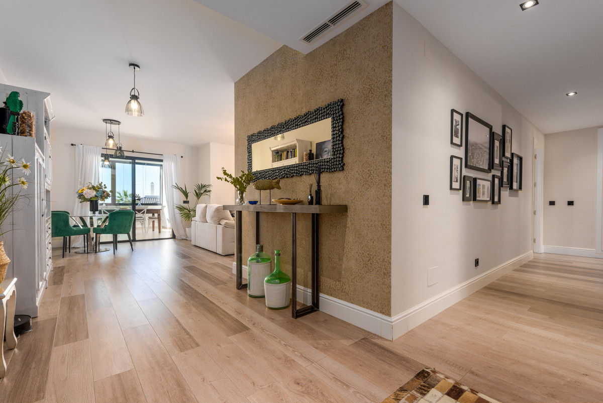 Te koop Middle Floor Apartment Costa Del Sol Estepona € 860.000,-