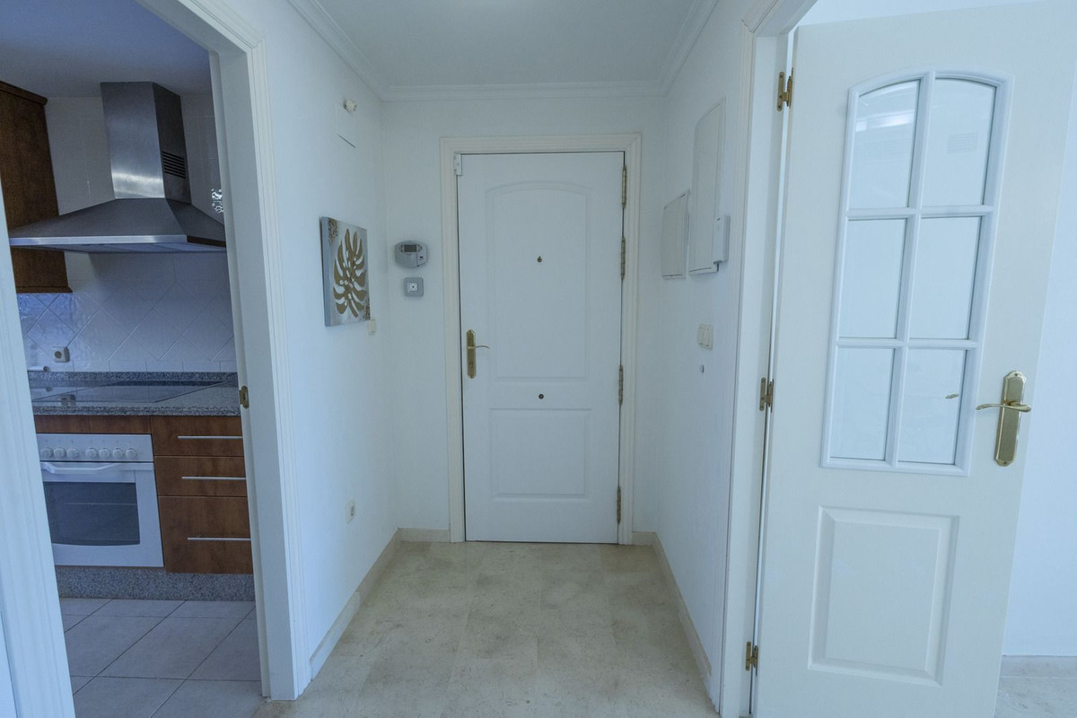 Te koop Middle Floor Apartment Costa Del Sol Elviria € 375.000,-