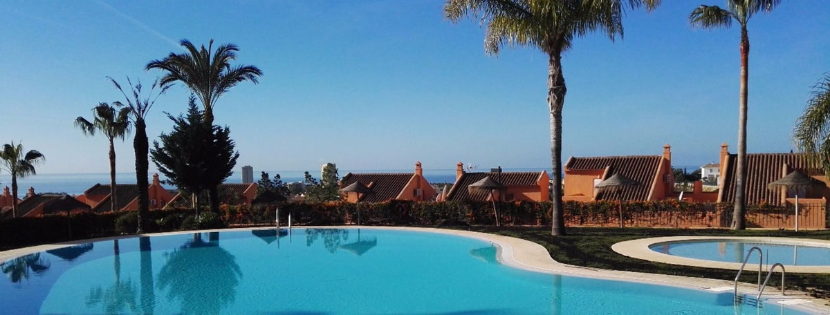 Te koop Middle Floor Apartment Costa Del Sol Elviria € 375.000,-