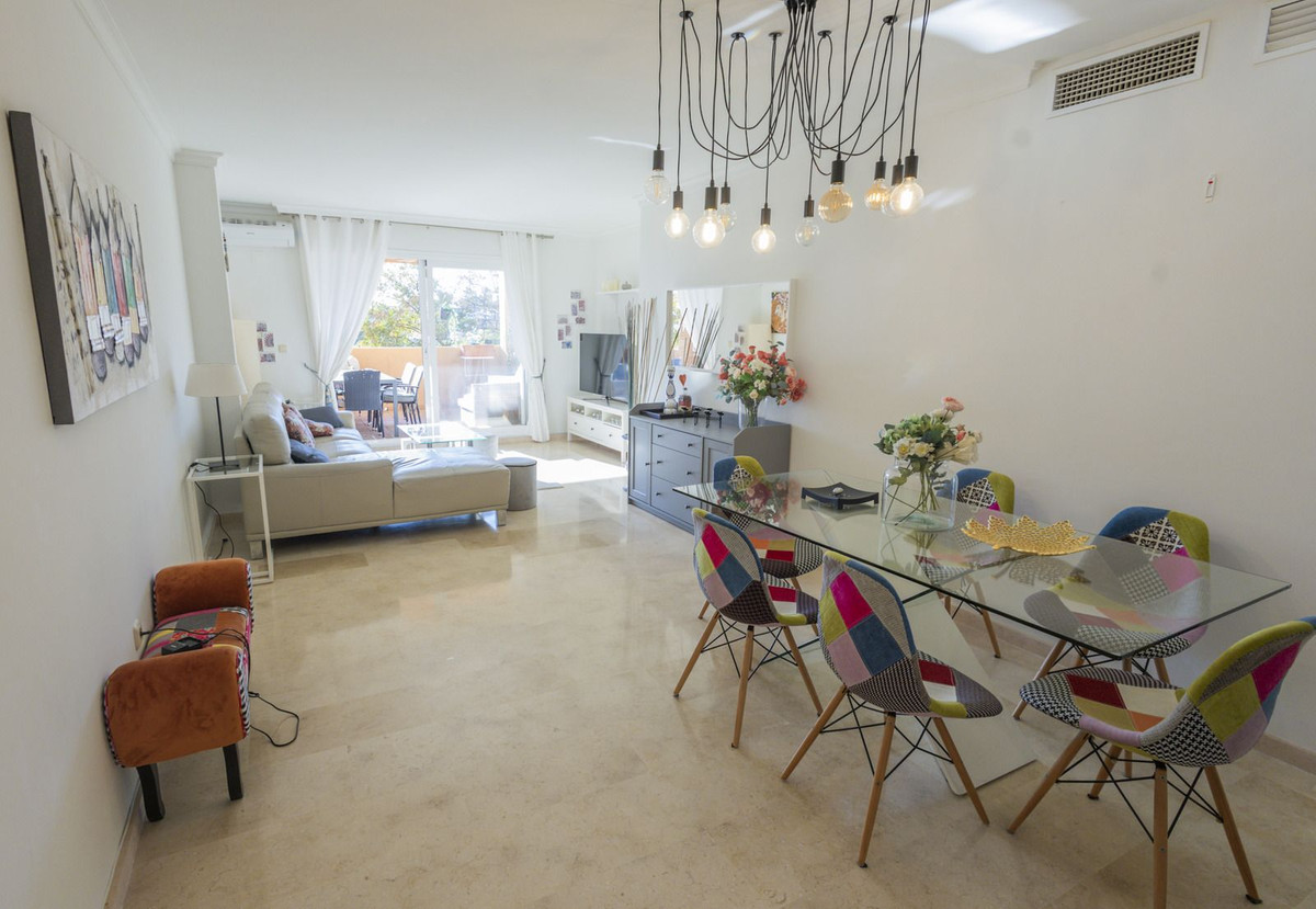 Te koop Middle Floor Apartment Costa Del Sol Elviria € 375.000,-