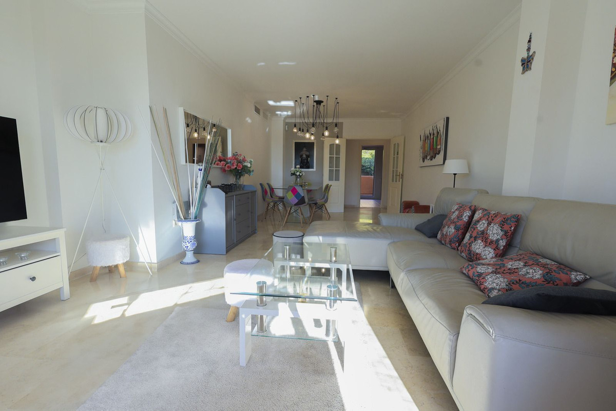 Te koop Middle Floor Apartment Costa Del Sol Elviria € 375.000,-