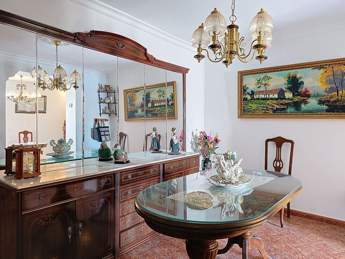 Te koop Herenhuis Costa Del Sol Cómpeta € 200.000,-