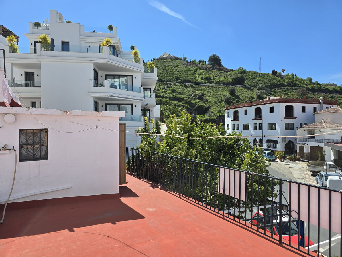 Te koop Herenhuis Costa Del Sol Cómpeta € 200.000,-