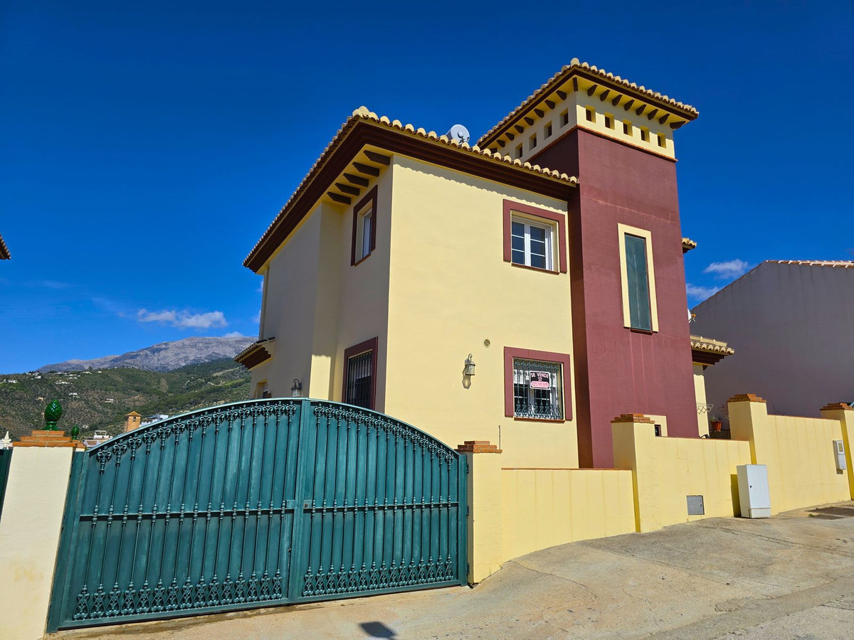 Te koop Vrijstaande Villa Costa Del Sol Canillas De Albaida € 437.000,-