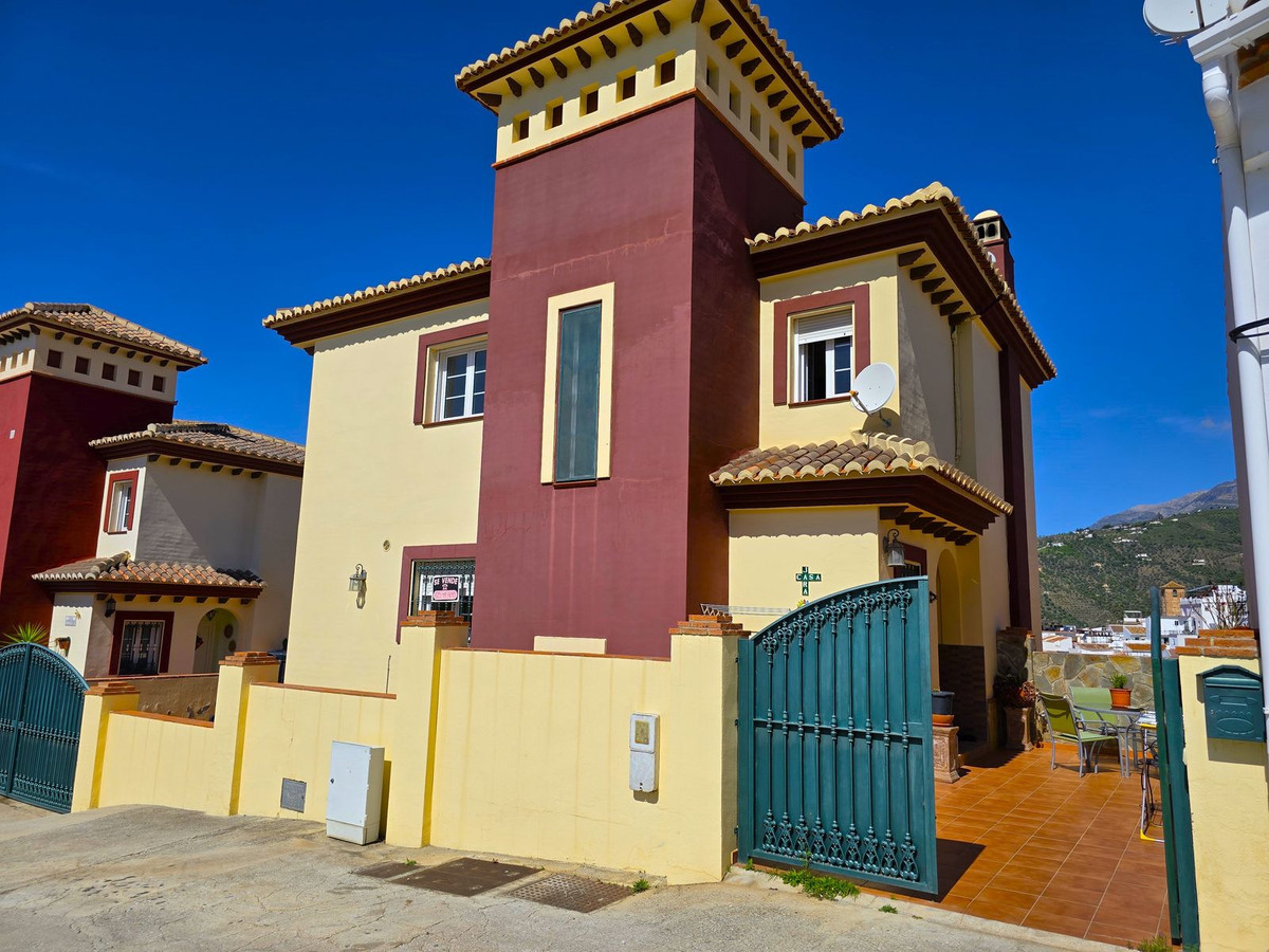 Te koop Vrijstaande Villa Costa Del Sol Canillas De Albaida € 437.000,-