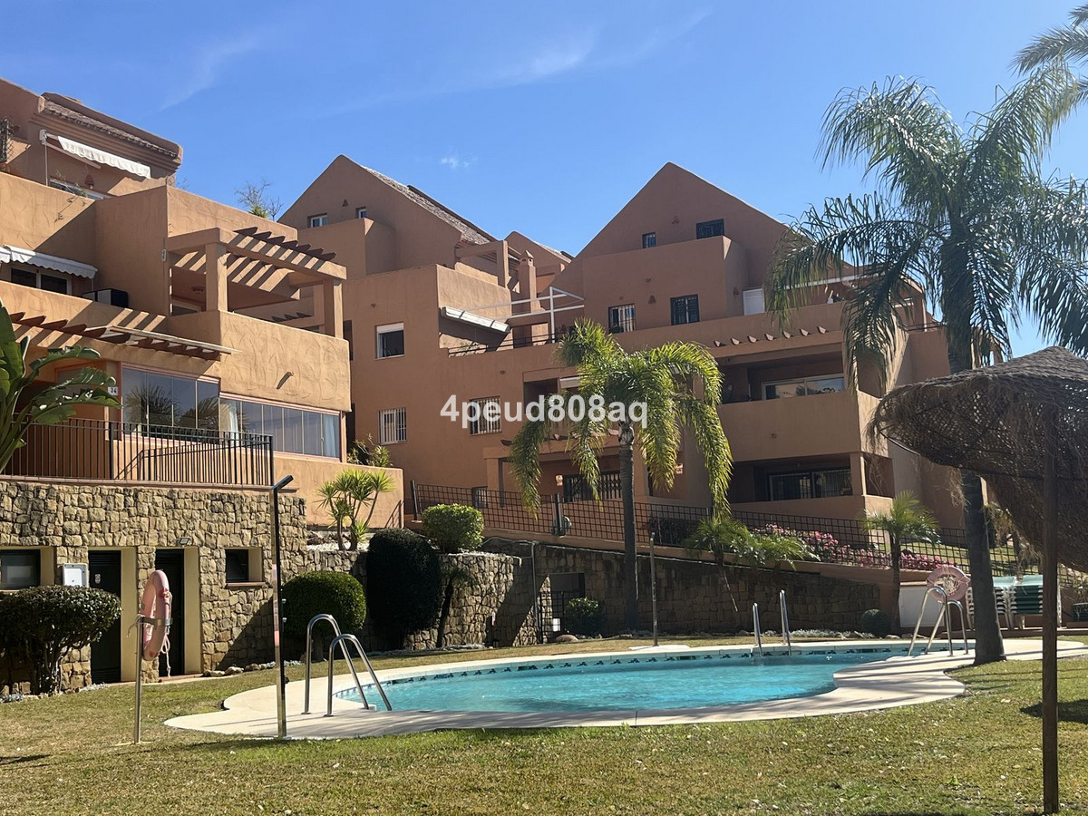 Te koop Middle Floor Apartment Costa Del Sol Elviria € 318.000,-