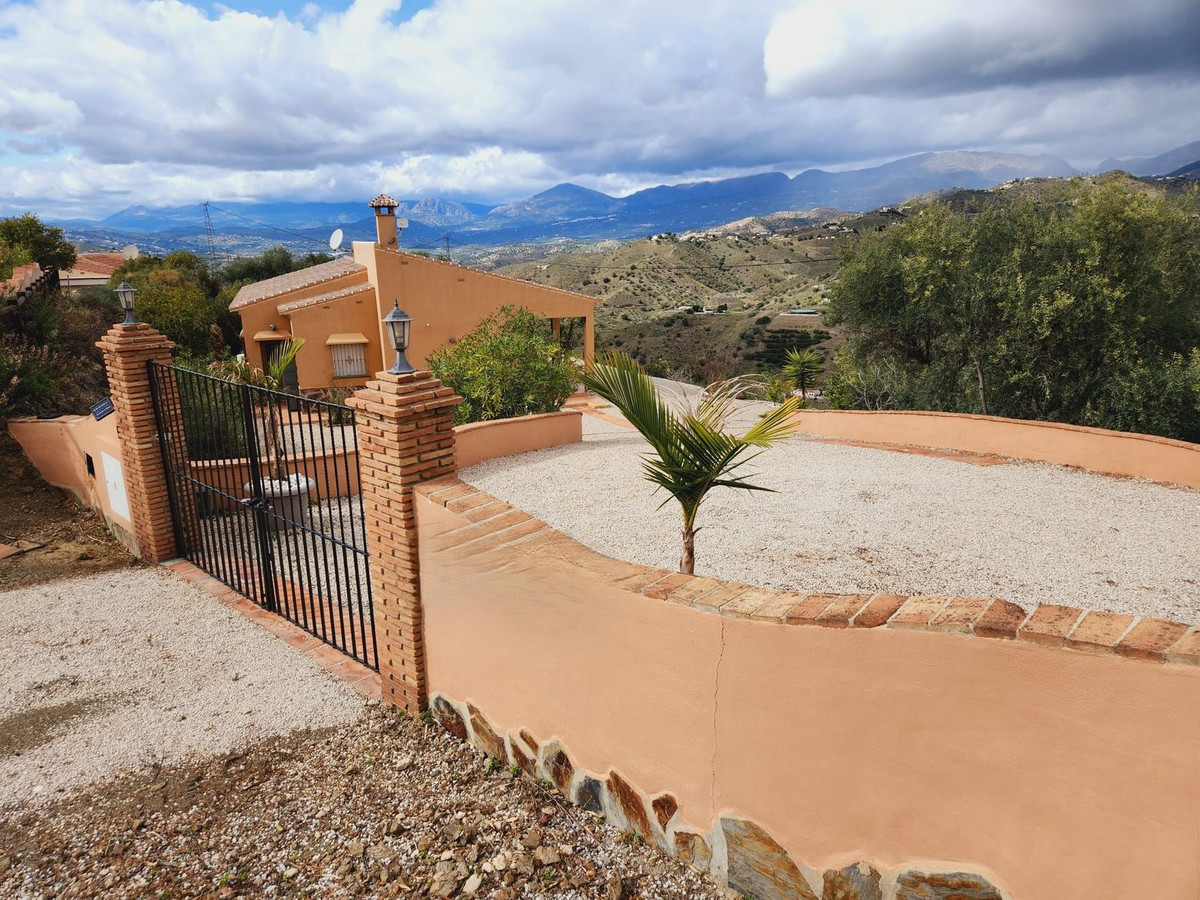 Te koop Vrijstaande Villa Costa Del Sol Canillas De Aceituno € 294.000,-