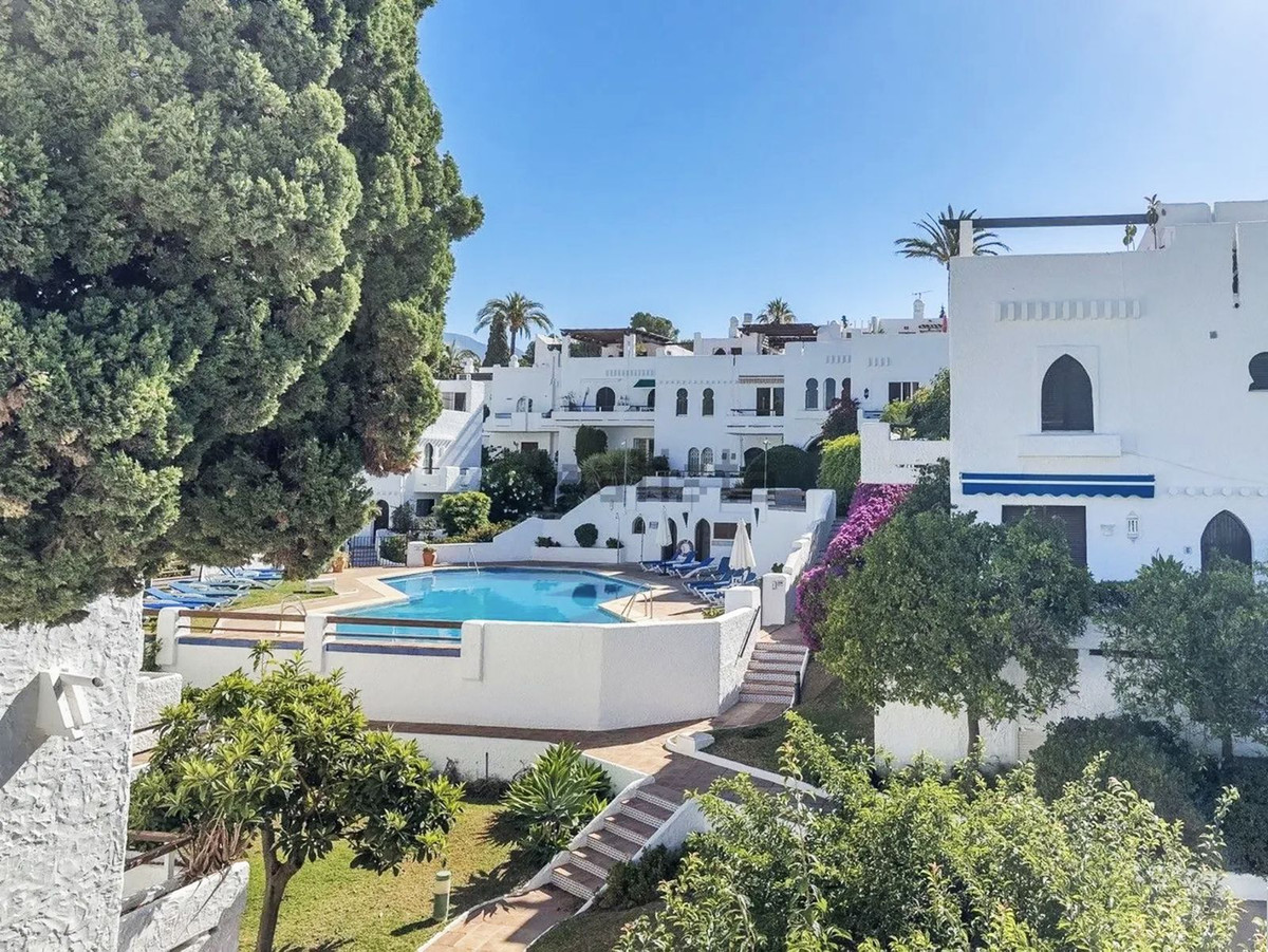 Te koop Herenhuis Costa Del Sol Nueva Andalucía € 799.000,-