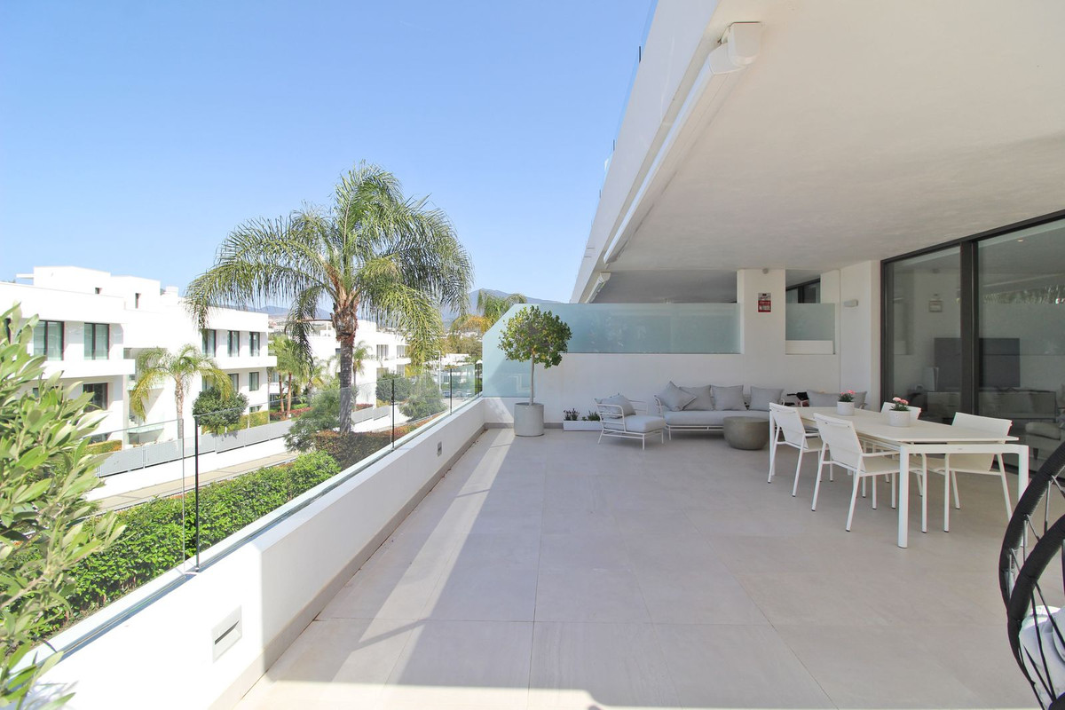 Te koop Middle Floor Apartment Costa Del Sol Atalaya € 799.000,-