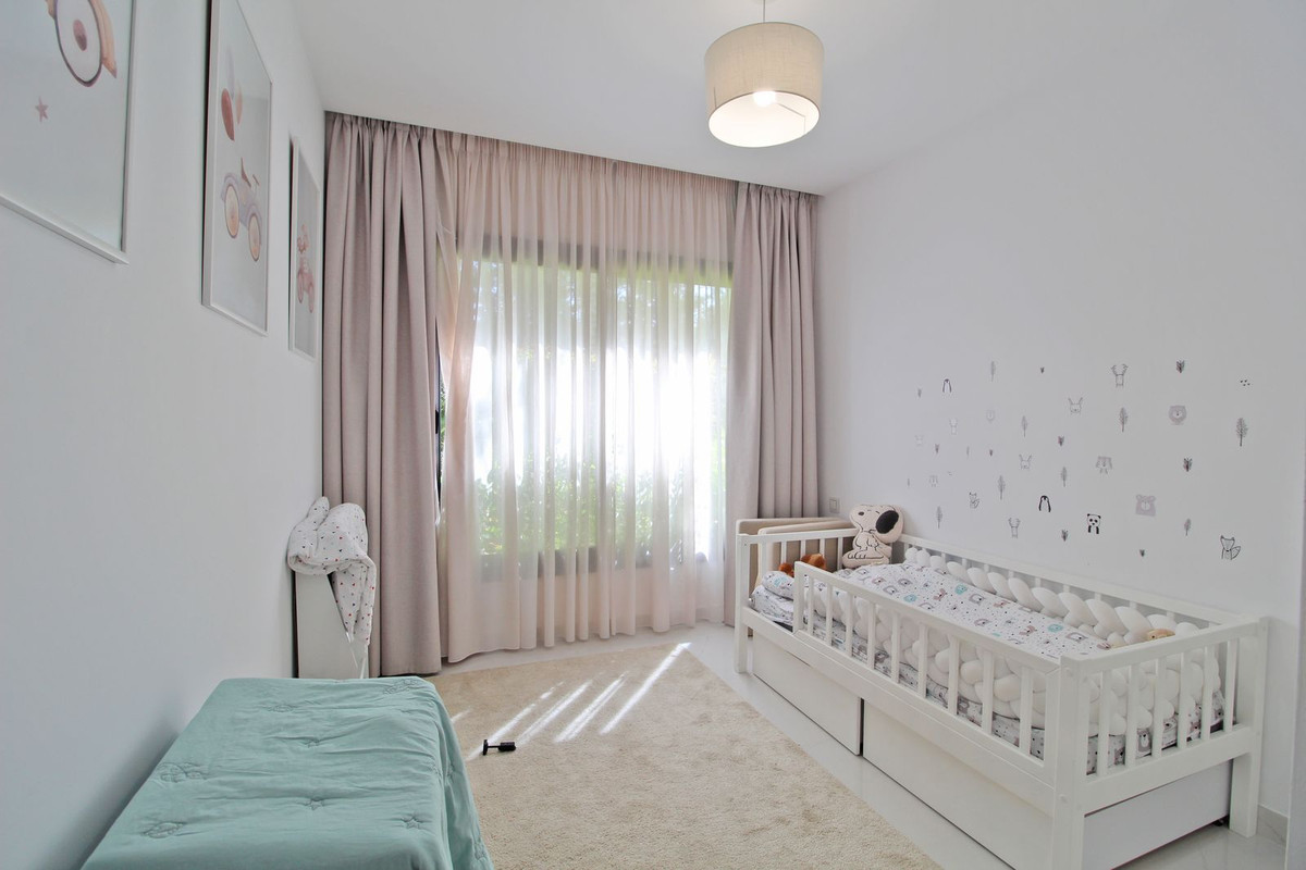 Te koop Middle Floor Apartment Costa Del Sol Atalaya € 799.000,-