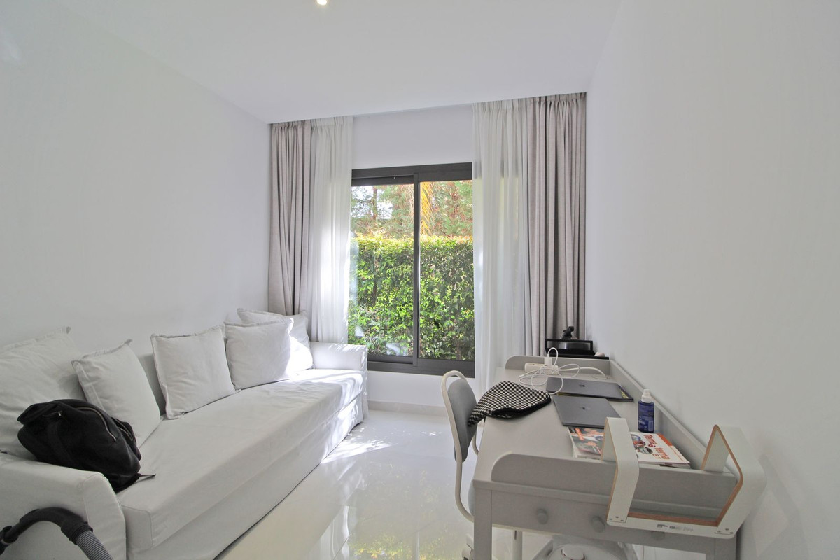 Te koop Middle Floor Apartment Costa Del Sol Atalaya € 799.000,-