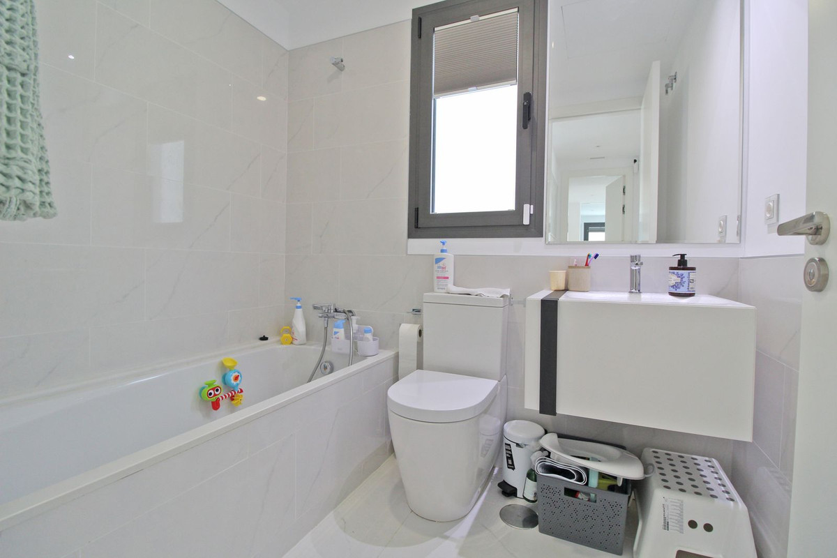 Te koop Middle Floor Apartment Costa Del Sol Atalaya € 799.000,-