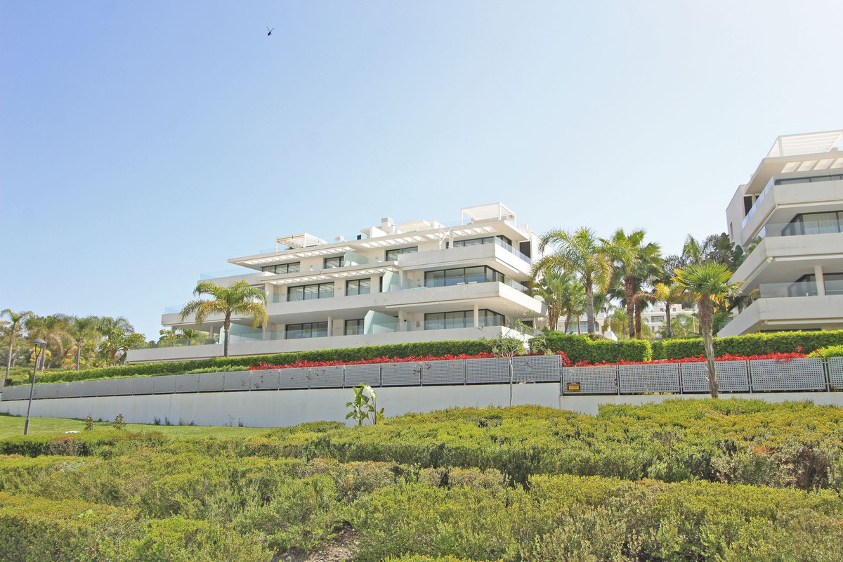 Te koop Middle Floor Apartment Costa Del Sol Atalaya € 799.000,-