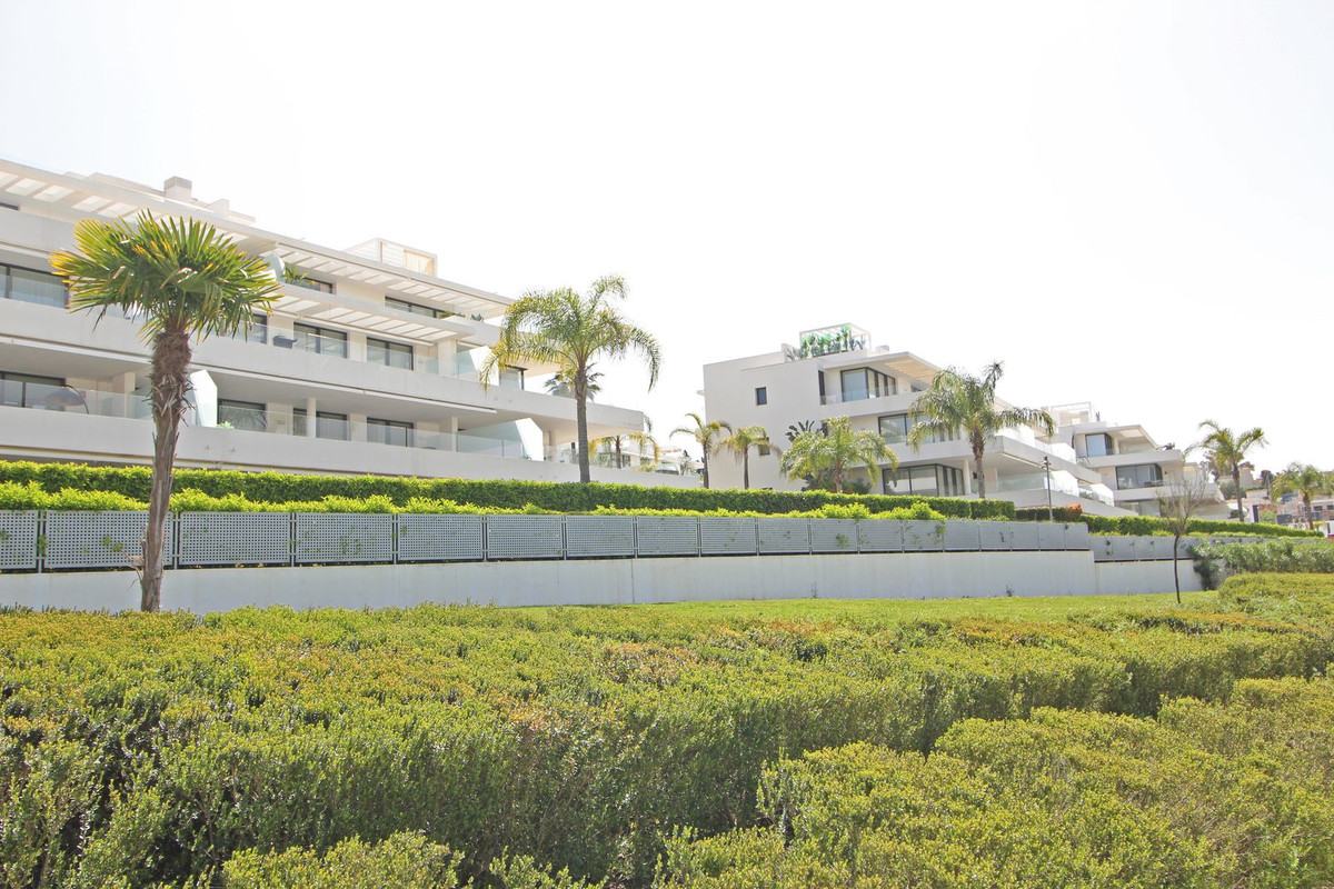 Te koop Middle Floor Apartment Costa Del Sol Atalaya € 799.000,-