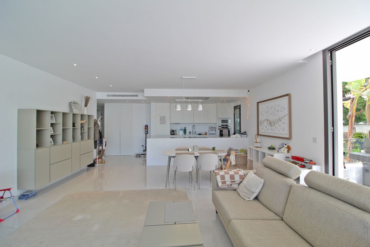 Te koop Middle Floor Apartment Costa Del Sol Atalaya € 799.000,-