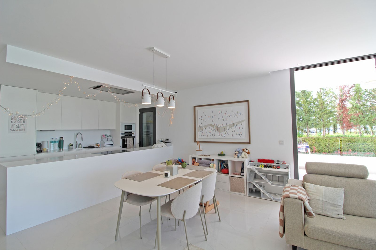 Te koop Middle Floor Apartment Costa Del Sol Atalaya € 799.000,-