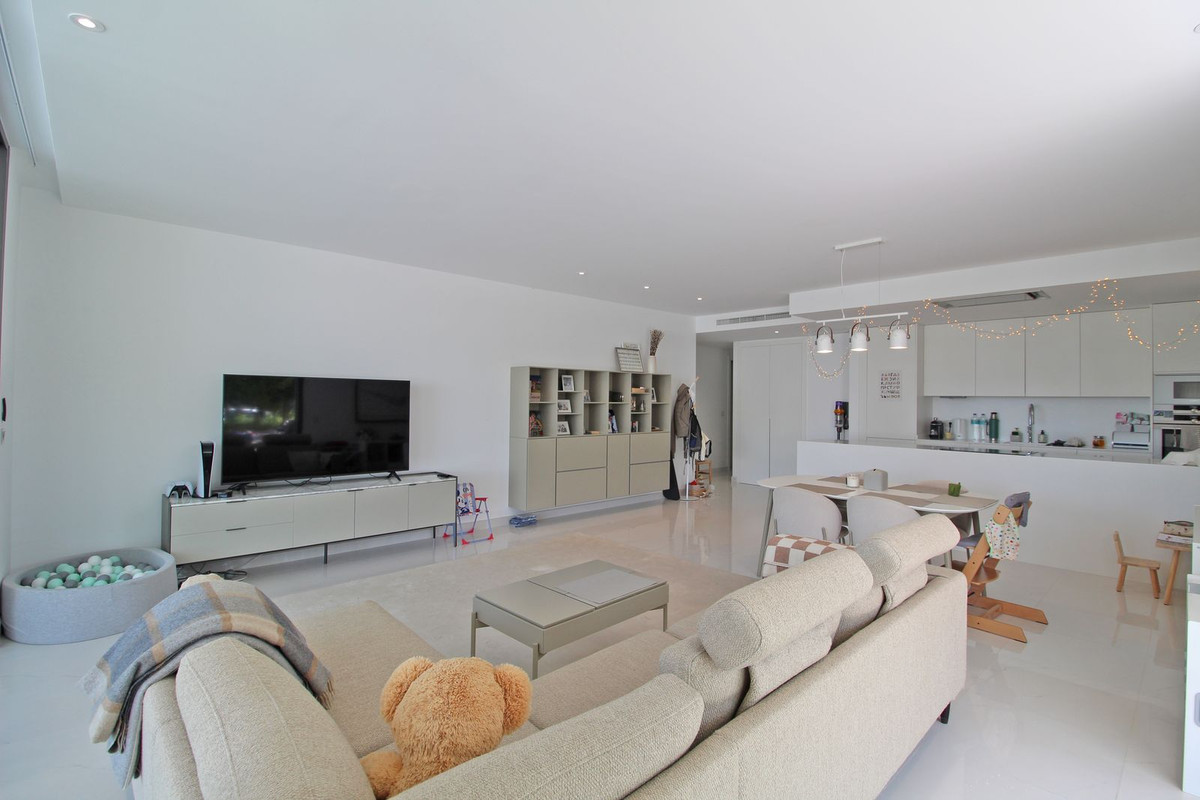 Te koop Middle Floor Apartment Costa Del Sol Atalaya € 799.000,-