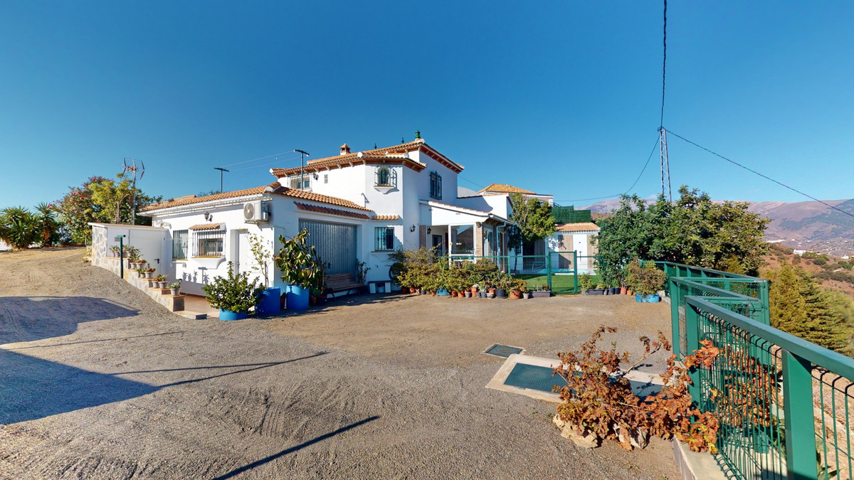 Te koop Vrijstaande Villa Costa Del Sol Arenas € 398.000,-