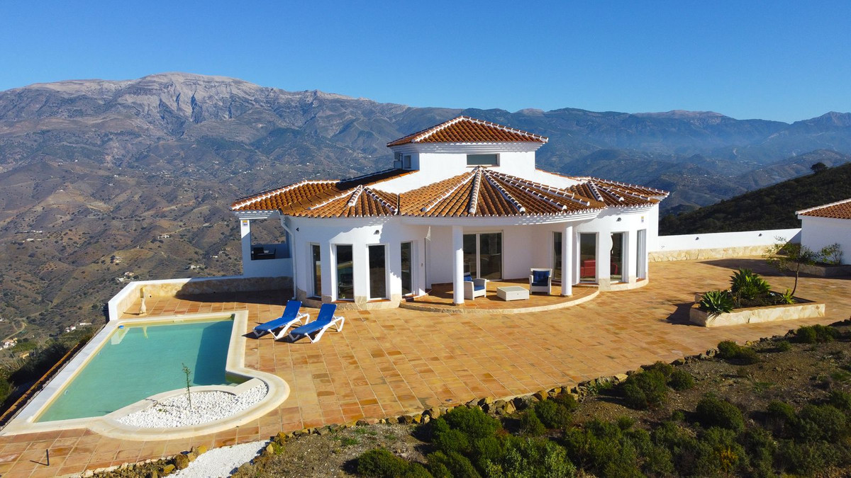 Te koop Vrijstaande Villa Costa Del Sol Arenas € 495.000,-