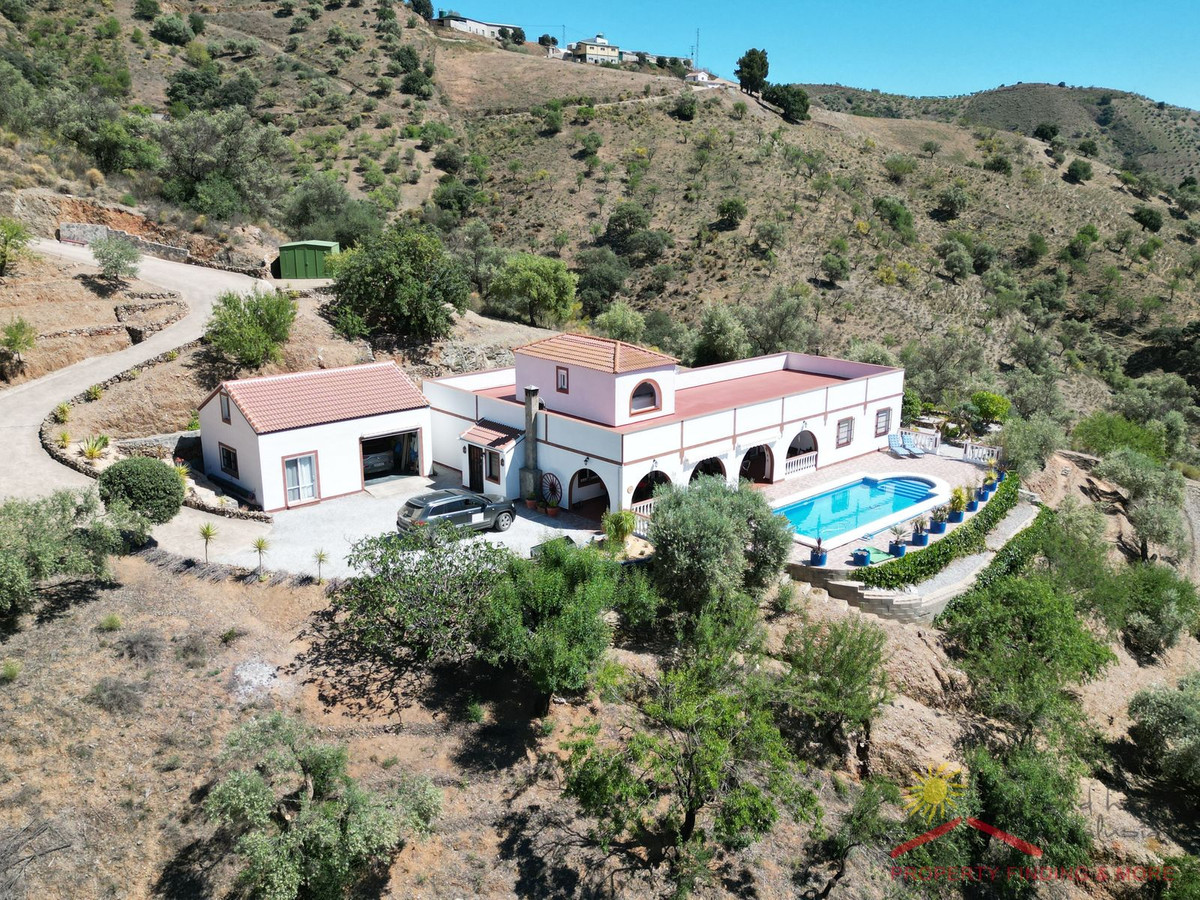 Te koop Finca - Cortijo Costa Del Sol Sedella € 425.000,-