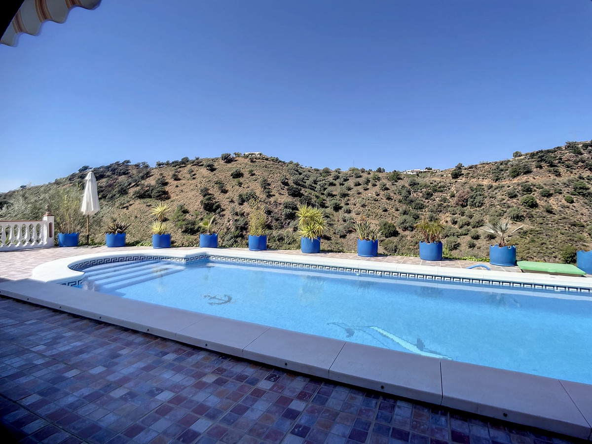 Te koop Finca - Cortijo Costa Del Sol Sedella € 425.000,-