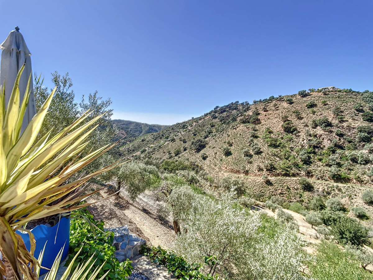 Te koop Finca - Cortijo Costa Del Sol Sedella € 425.000,-