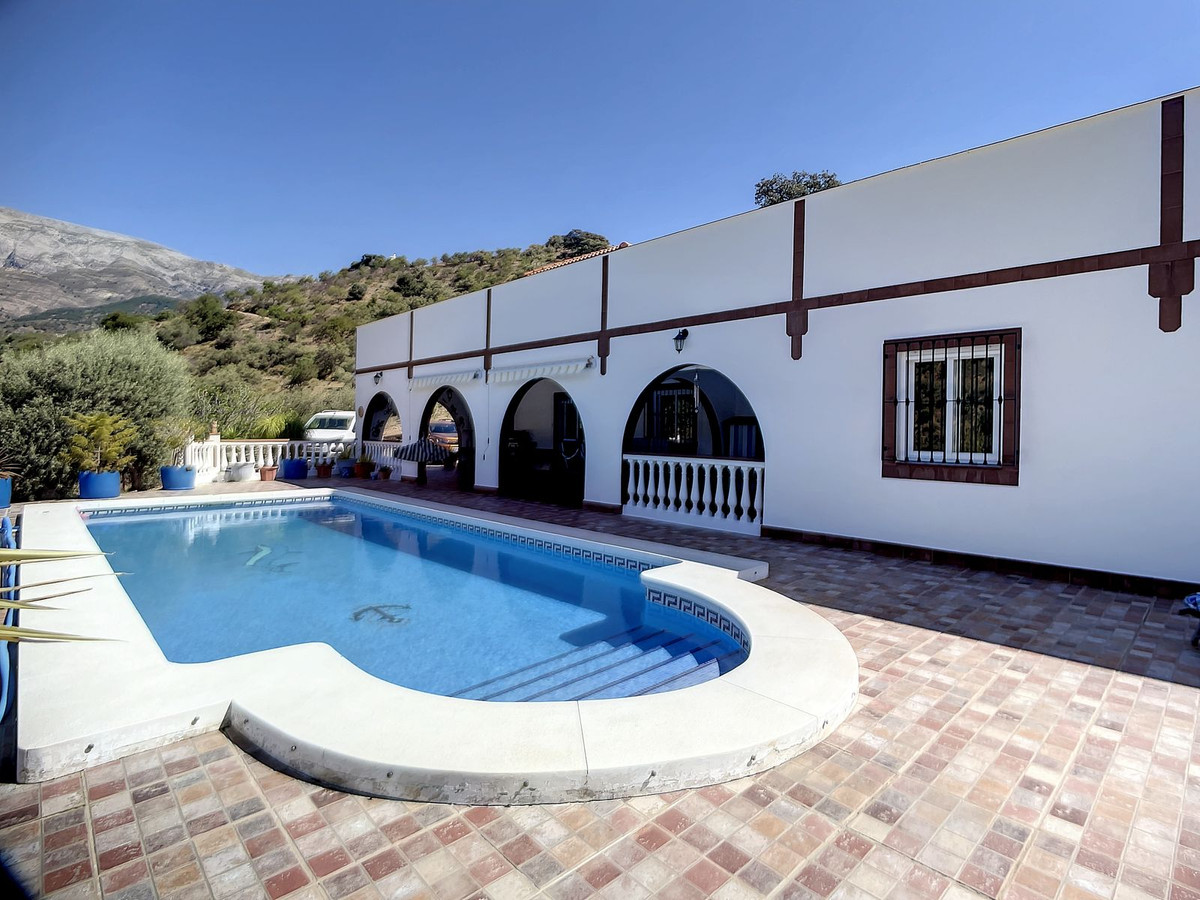 Te koop Finca - Cortijo Costa Del Sol Sedella € 425.000,-