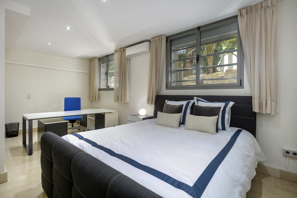 Te koop Vrijstaande Villa Costa Del Sol La Quinta € 2.650.000,-